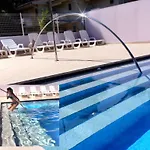 Family Friendly Getaway With Pool-beahost