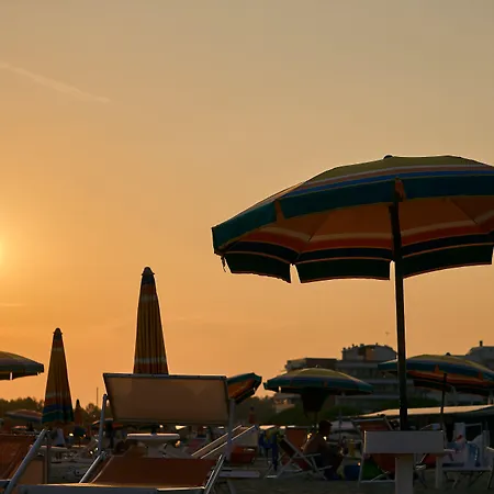 Family Friendly Getaway With Pool-beahost